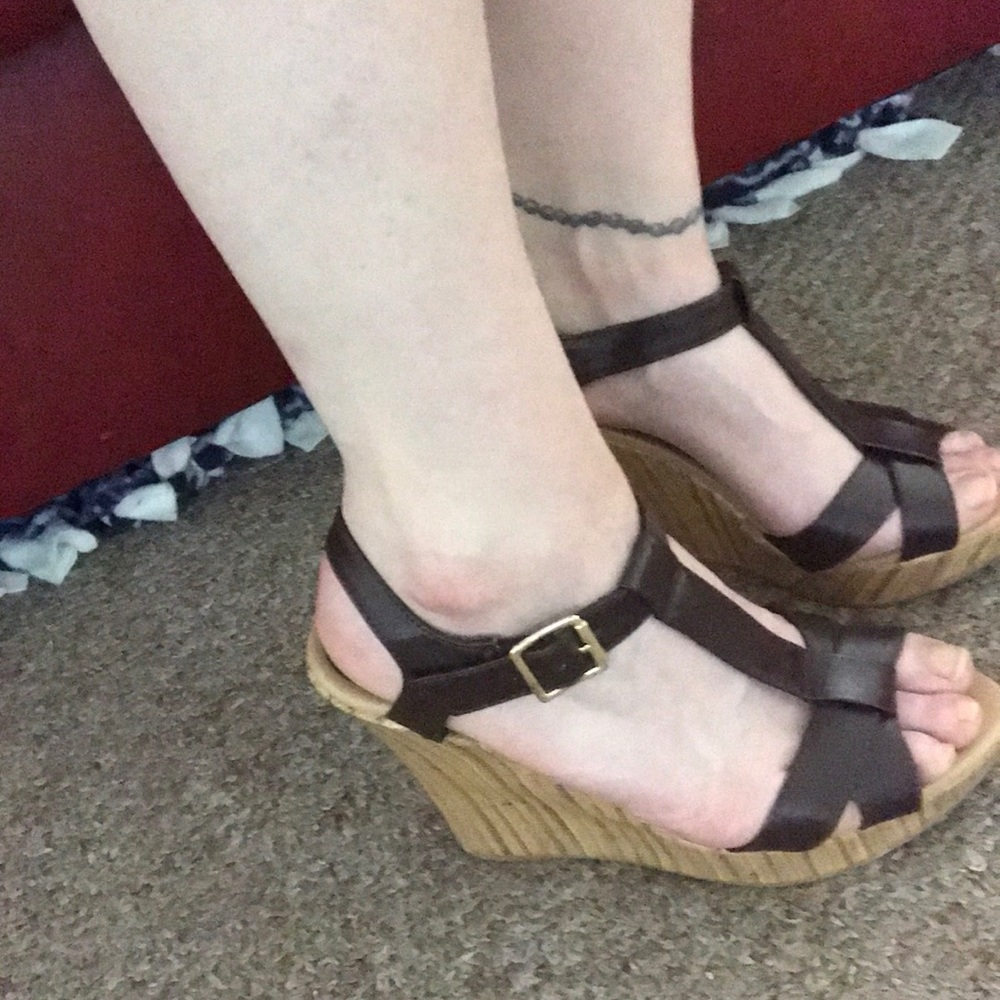 Dark brown wedges